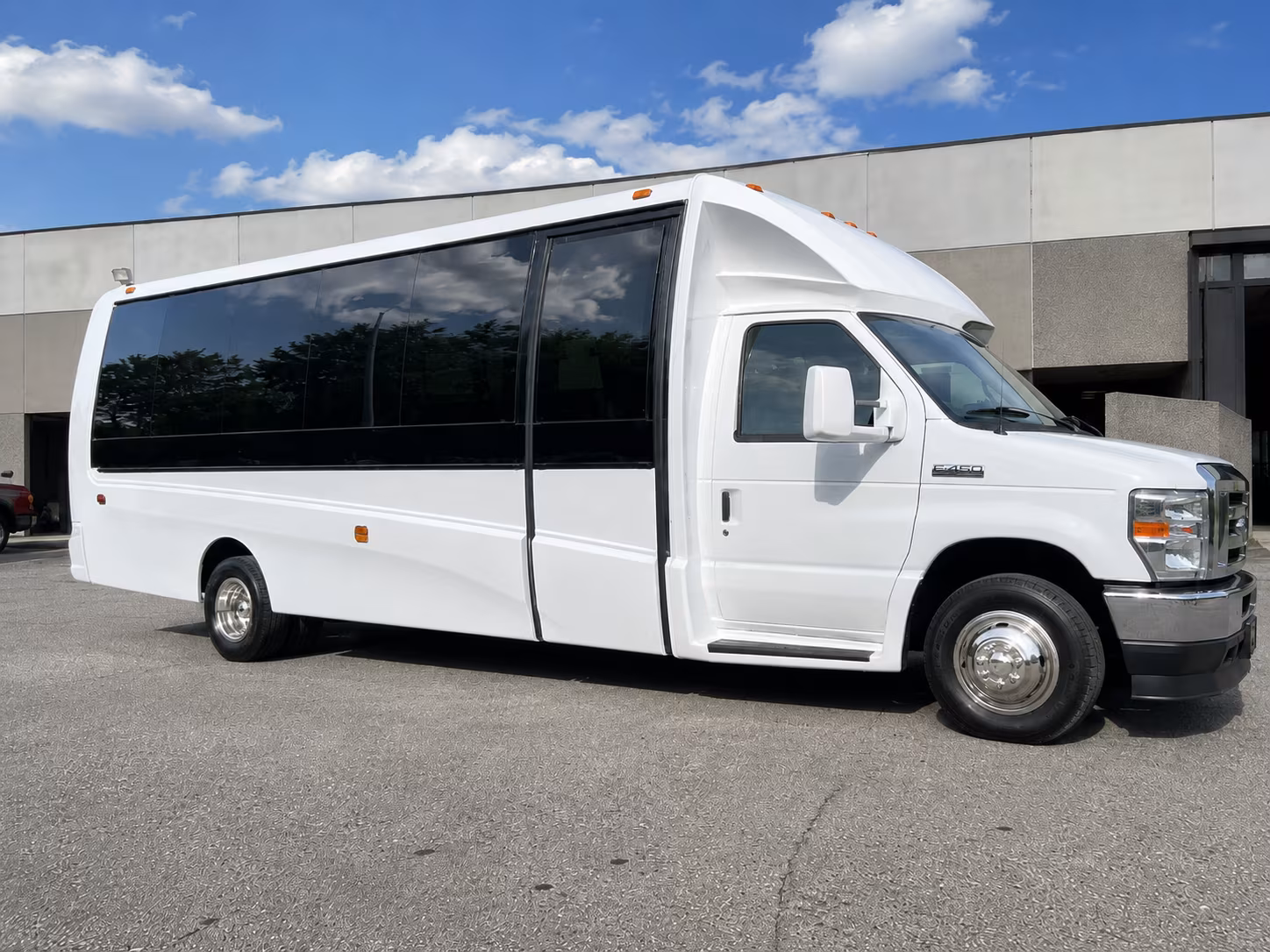 hotel to venue shuttle buses for manteca area corporate groups